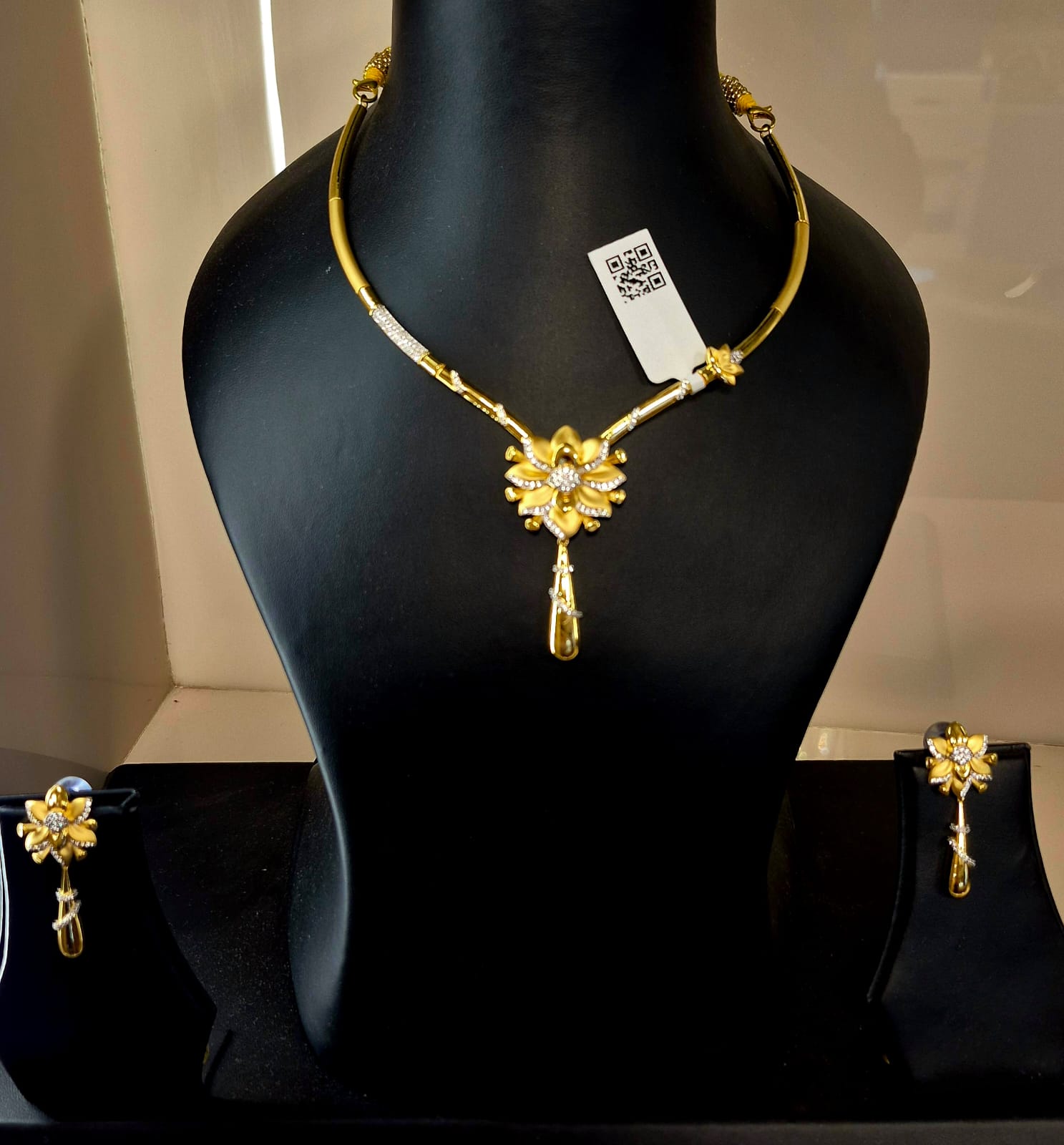 Kiran Jewellers store interior and craftsmanship in Shahganj, Agra